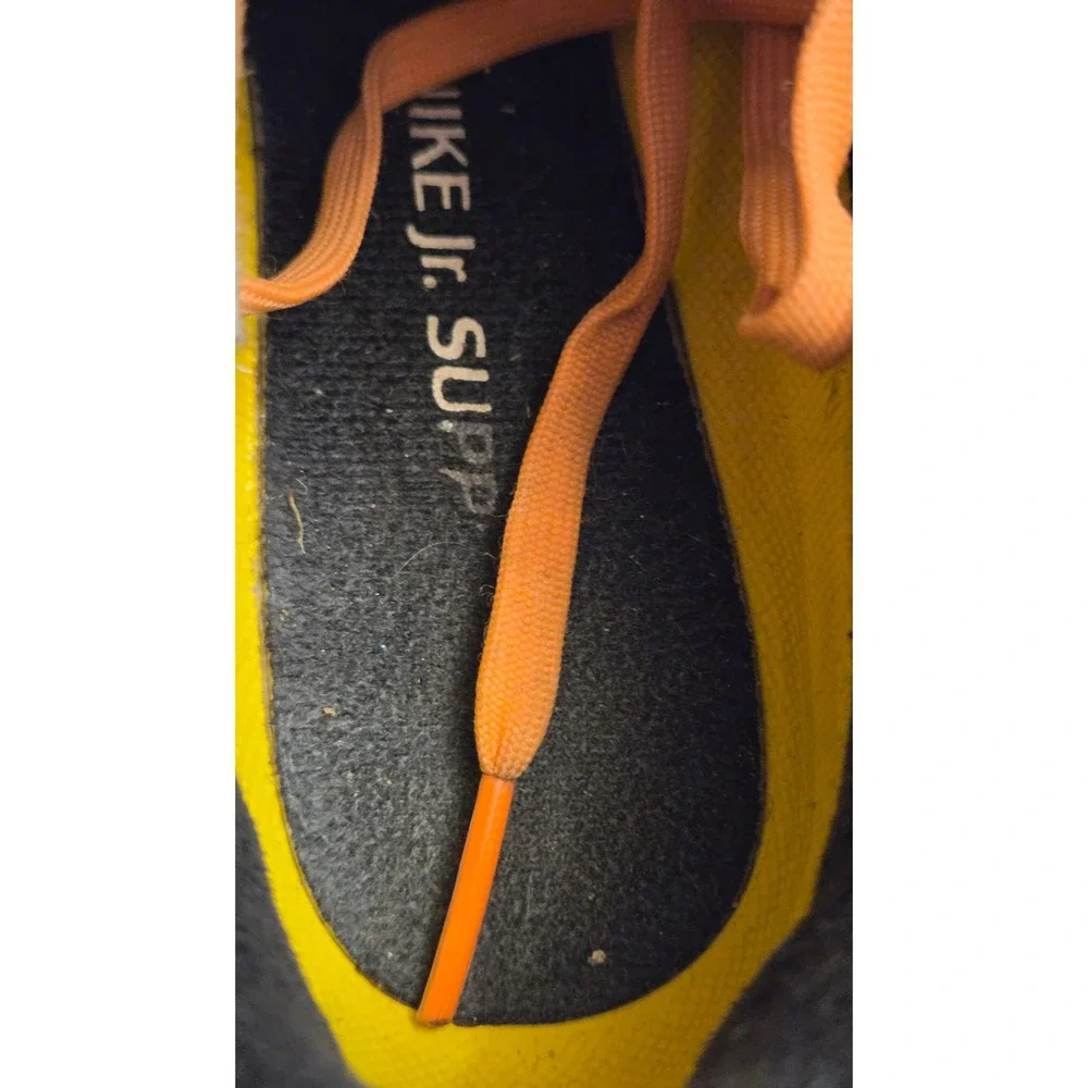 Nike Hypervenom Phantom Soccer Cleats Youth Size 3Y Orange